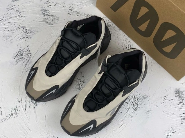 MNVN Adidas Yeezy FY3729 Bone Boost 700 0822